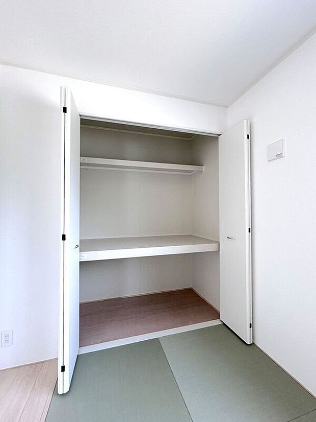 ☆押入☆ 来客用の寝具等の収納に役立ちます♪