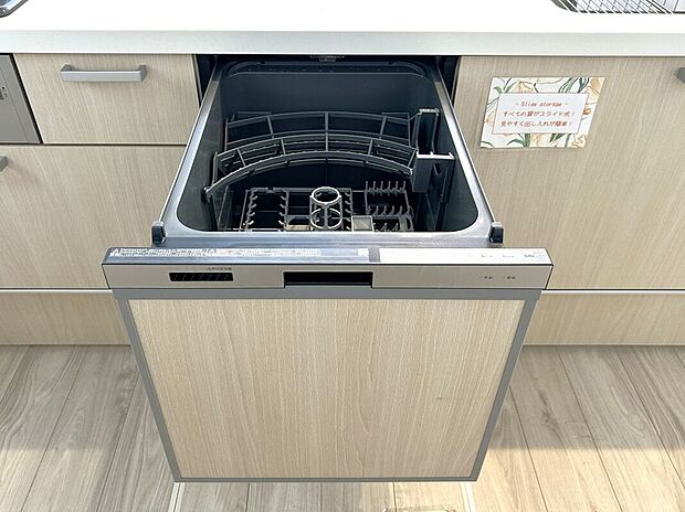 【その他設備】☆食器洗浄乾燥機☆日々の家事タイムを助ける強い味方♪機能性だけでなくお洒落なデザインも魅力です♪食事後の時間をお子様や旦那様とのゆとり時間に♪