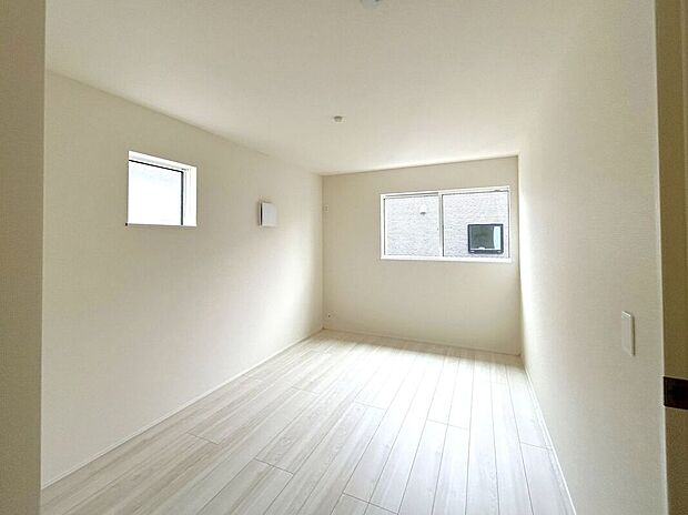 【室内】☆7.5帖洋室☆腰高窓の家具の配置がしやすいお部屋♪家具選びの幅が広がります♪