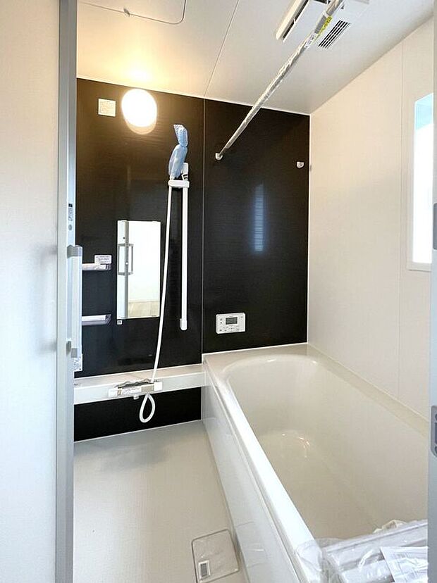 【バス】☆浴室☆1坪タイプのユニットバス♪足を伸ばしてゆったりとご入浴頂けます♪一日の疲れを癒す空間です♪