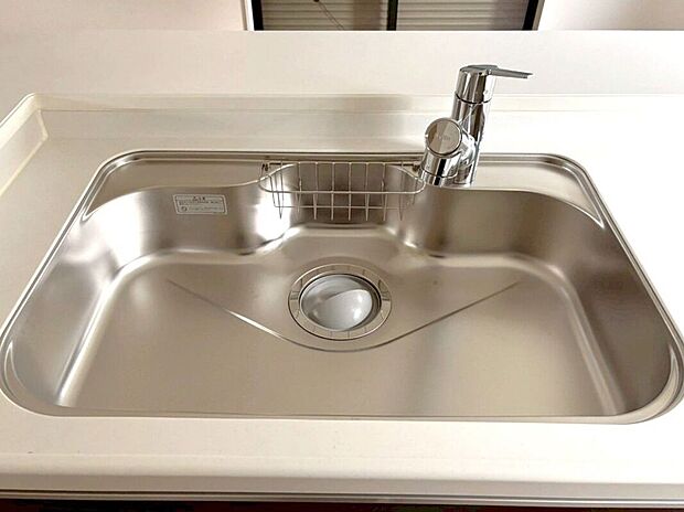 【その他設備】☆シンク☆広々としたスペースを確保♪洗剤ポケットが付いているので洗剤や石鹸、スポンジもすっきり収納できます♪