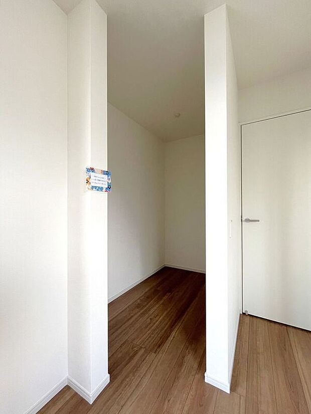 【収納】☆WIC(8.1帖洋室)☆お洋服からお荷物までスッキリ収納いただけます♪