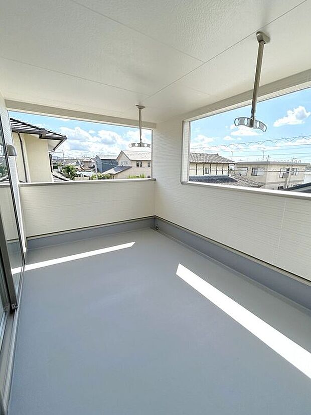 【バルコニー】☆バルコニー☆天候に左右されにくく使いやすいインナーバルコニー♪2部屋から出入り自由♪