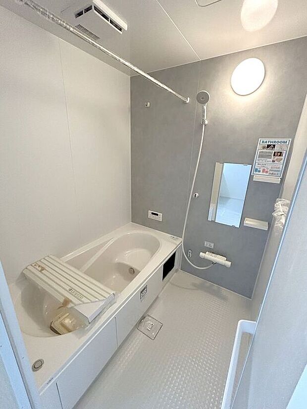 【バス】☆浴室☆1坪タイプのユニットバス♪足を伸ばしてゆったりとご入浴頂けます♪一日の疲れを癒す空間です♪