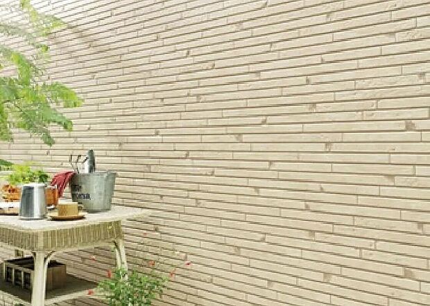 【構造】☆外壁材☆外壁仕上げ材は外壁の美しさが長持ちする窯業系サイディング♪サイディングの裏側には通気層を設けた「通気工法」を採用し、効率よく壁内の湿気を取り除き家を長持ちさせる工夫もされています♪