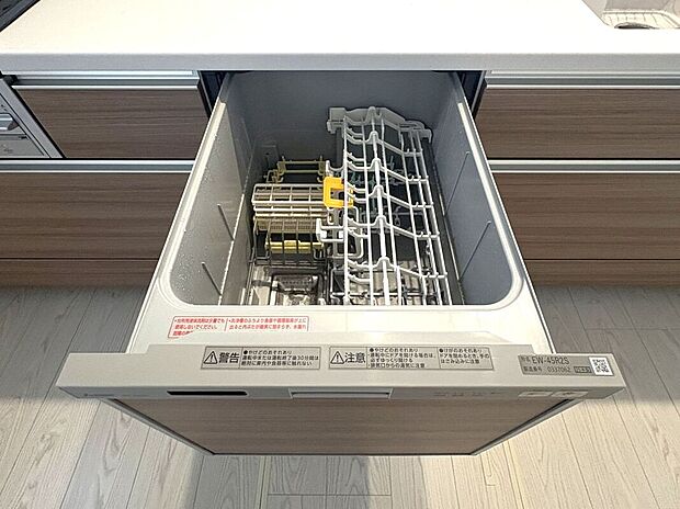 【その他設備】☆食器洗浄乾燥機☆日々の家事タイムを助ける強い味方♪機能性だけでなくお洒落なデザインも魅力です♪食事後の時間をお子様や旦那様とのゆとり時間に♪