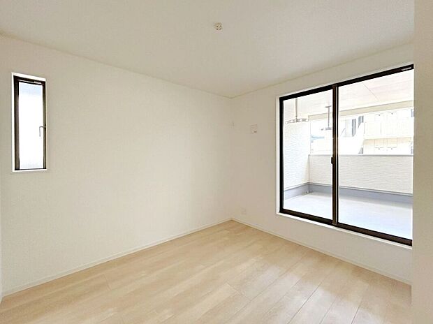 【室内】☆5.5帖洋室☆2面採光♪バルコニーに面した明るいお部屋♪