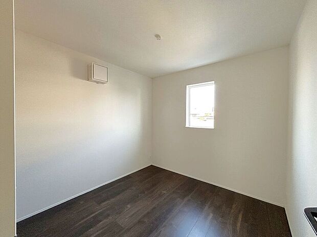 【室内】☆東側4.5帖洋室☆ベッドや学習机を置いてお子様部屋におすすめです♪