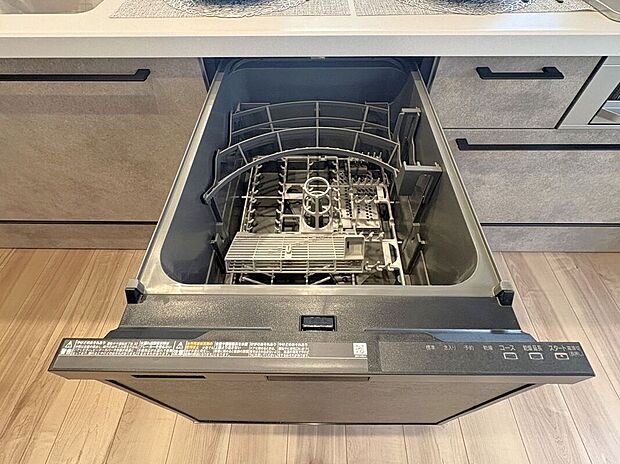 【その他設備】☆食器洗浄乾燥機☆日々の家事タイムを助ける強い味方♪機能性だけでなくお洒落なデザインも魅力です♪食事後の時間をお子様や旦那様とのゆとり時間に♪