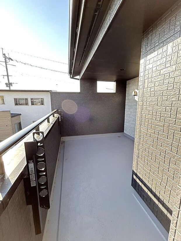 【バルコニー】☆バルコニー☆南向きに面しているので陽当たりも良くお洗濯物もよく乾きます♪