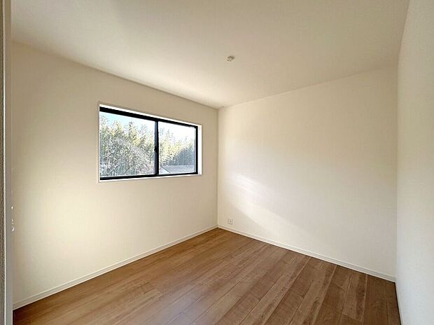 【室内】☆南側5.25帖洋室☆南向きで明るいお部屋♪