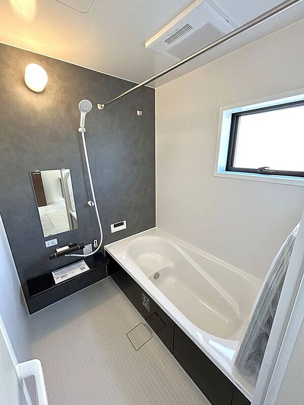 【バス】☆浴室☆1坪タイプのユニットバス♪足を伸ばしてゆったりとご入浴頂けます♪一日の疲れを癒す空間です♪