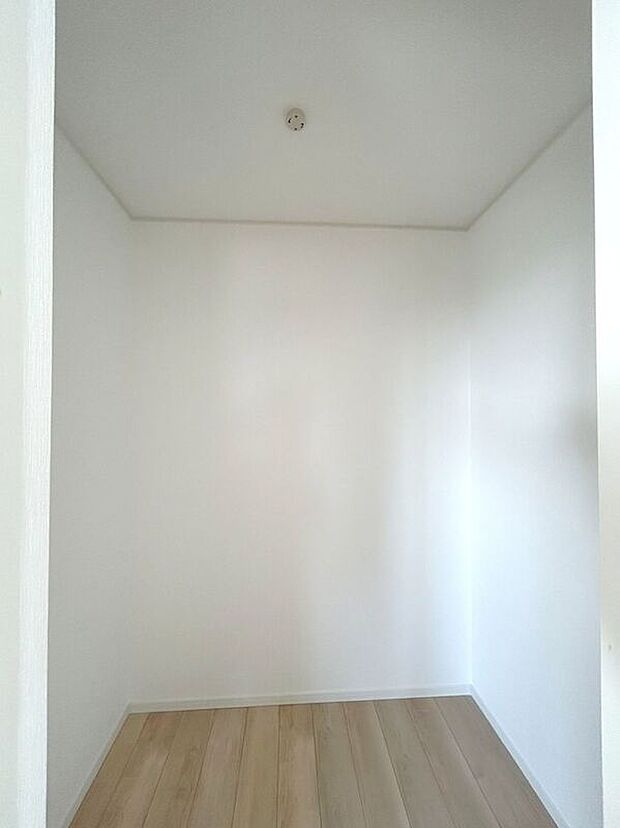 【収納】☆WIC(7帖洋室)☆たっぷり収納いただけるので、毎日のコーディネートが楽しくなります♪