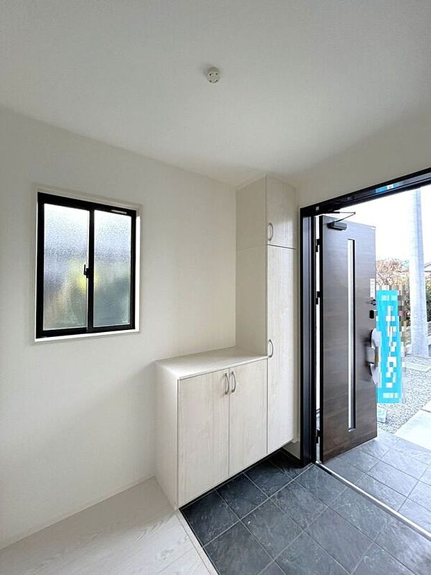 【玄関】☆シューズボックス☆飾り棚の付いたシューズボックス♪フォトフレームやお花を飾ってお洒落な玄関スペースに♪