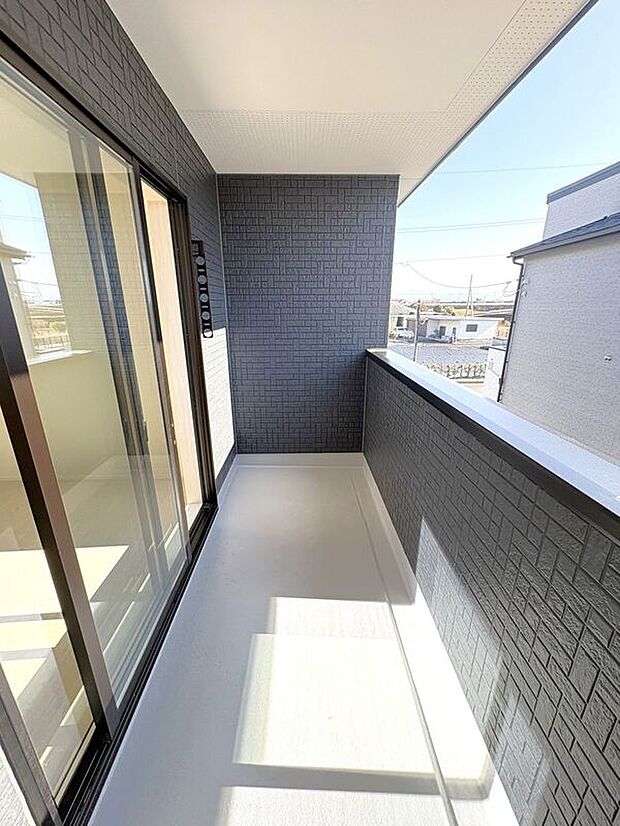 【バルコニー】☆バルコニー☆南向きに面しているので陽当たりも良くお洗濯物もよく乾きます♪