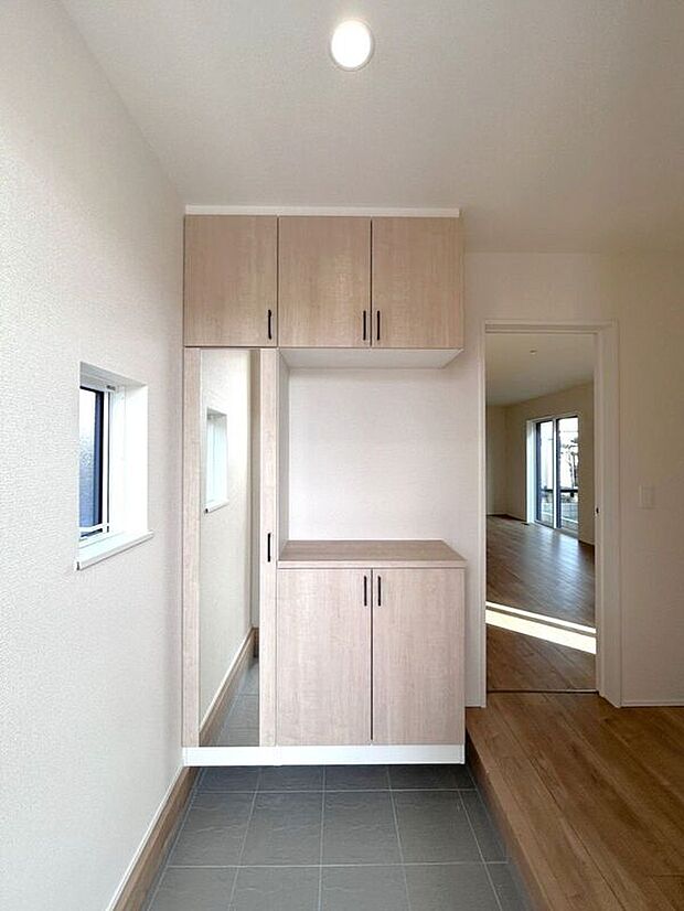 【玄関】☆シューズボックス☆飾り棚の付いたシューズボックス♪フォトフレームやお花を飾ってお洒落な玄関スペースに♪