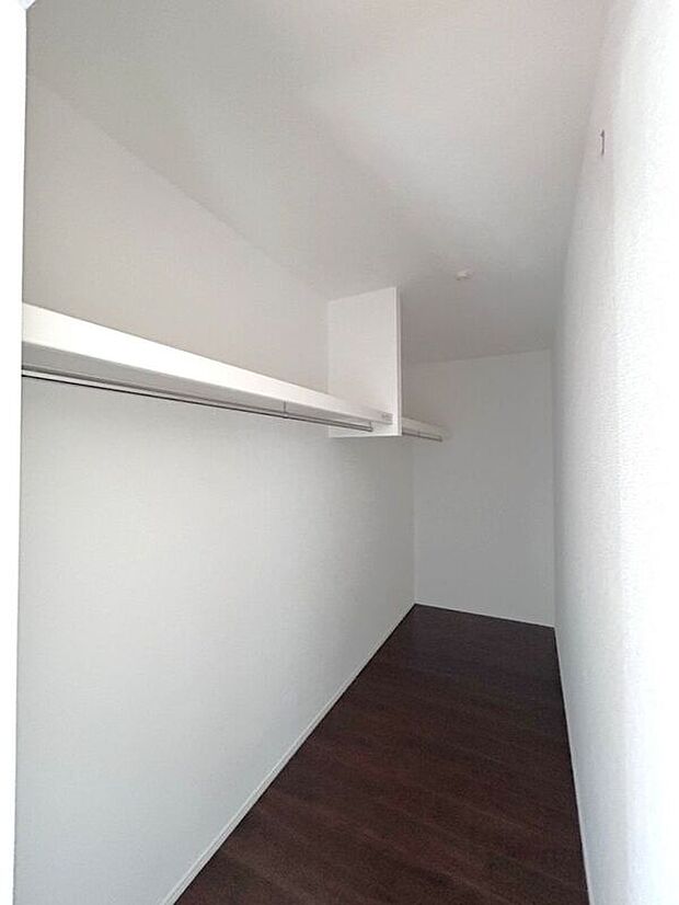 【収納】☆WIC(洋室A)☆たっぷり収納いただけるので、毎日のコーディネートが楽しくなります♪