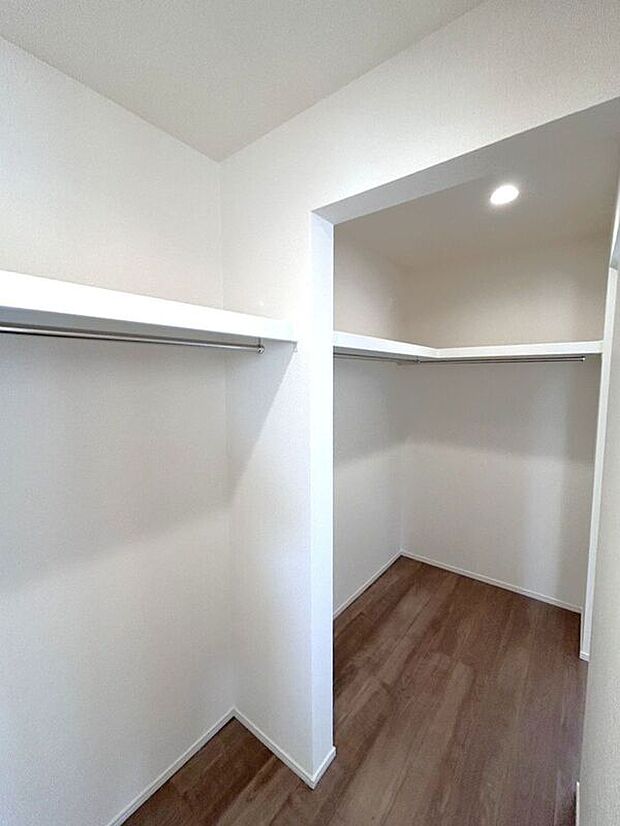 【収納】☆WIC(7帖洋室)☆たっぷり収納いただけるので、毎日のコーディネートが楽しくなります♪