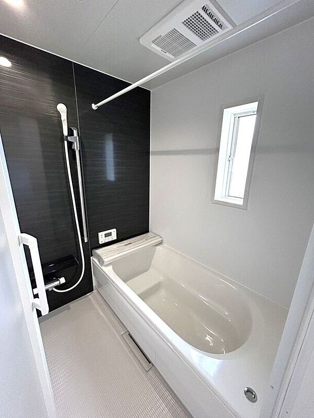 【バス】☆浴室☆1坪タイプのユニットバス♪足を伸ばしてゆったりとご入浴頂けます♪一日の疲れを癒す空間です♪