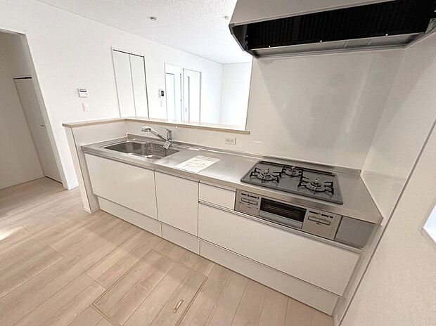 【キッチン】☆キッチン☆3口コンロが嬉しいキッチン♪シンクや作業スペースも広くお料理しやすいキッチンです♪