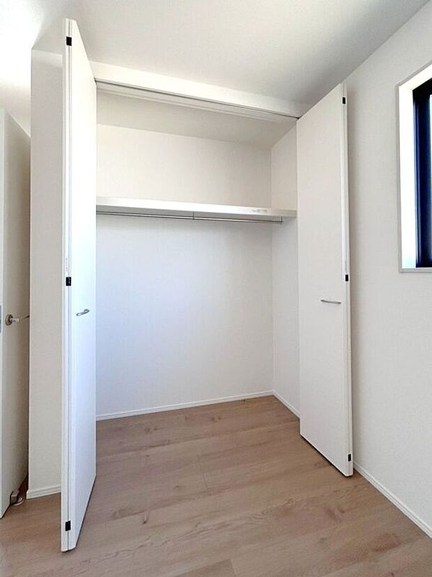 【収納】☆クローゼット(洋室B)☆大容量クローゼット付き♪衣類や荷物もしっかり収納できます♪
