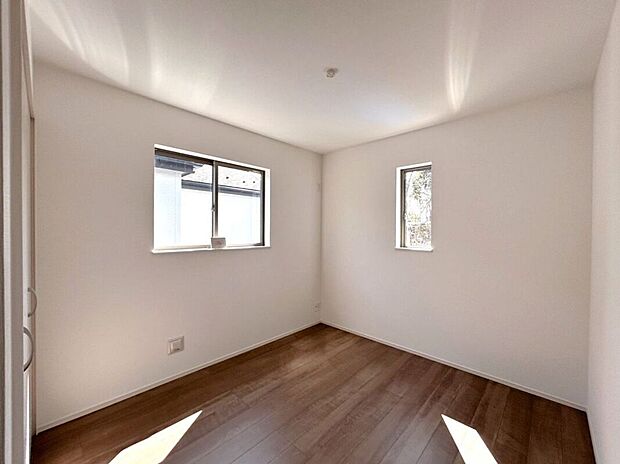 【洋室】☆5.25帖洋室☆シンプルで使いやすいお部屋♪家具の配置もしやすい間取りです♪