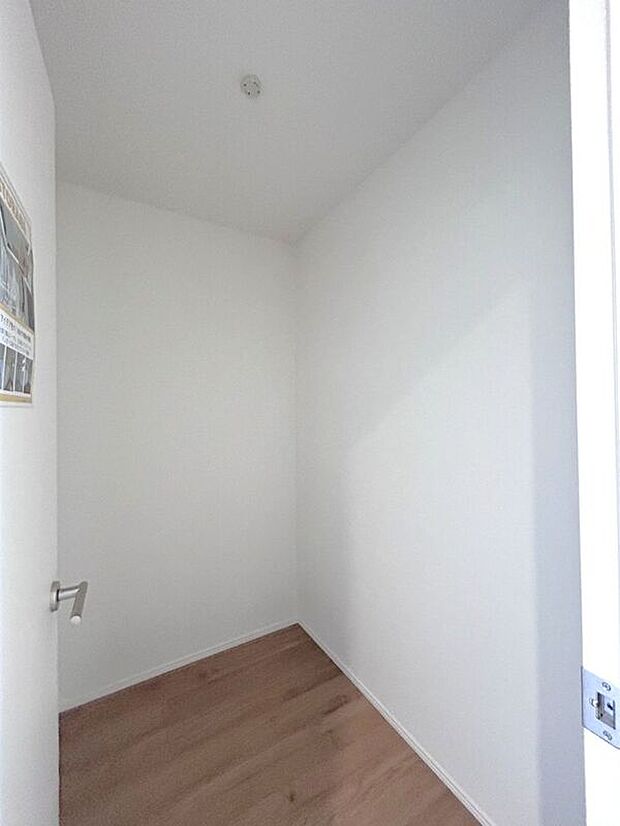 【収納】☆ファミリークローク☆ご家族分の衣類やバッグ、小物等をまとめて収納できるファミリークローク完備しています♪