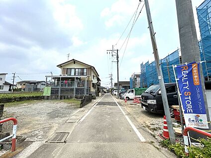 前面道路含む外観
