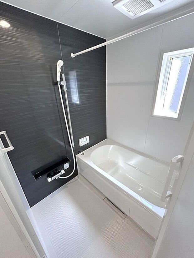 【バス】☆浴室☆清潔感のある明るい浴室♪毎日のバスタイムを快適に楽しめます♪