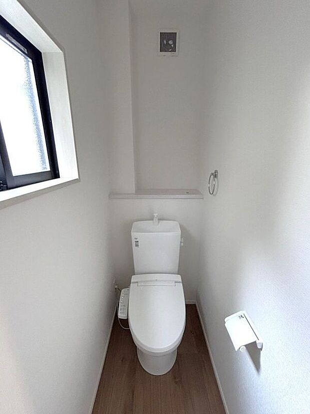 【トイレ】☆トイレ☆明るく清潔感のあるトイレ空間♪来客時にも安心です♪