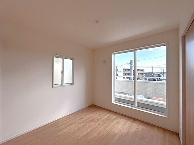 【洋室】☆4.5帖洋室☆バルコニーに面した明るいお部屋♪