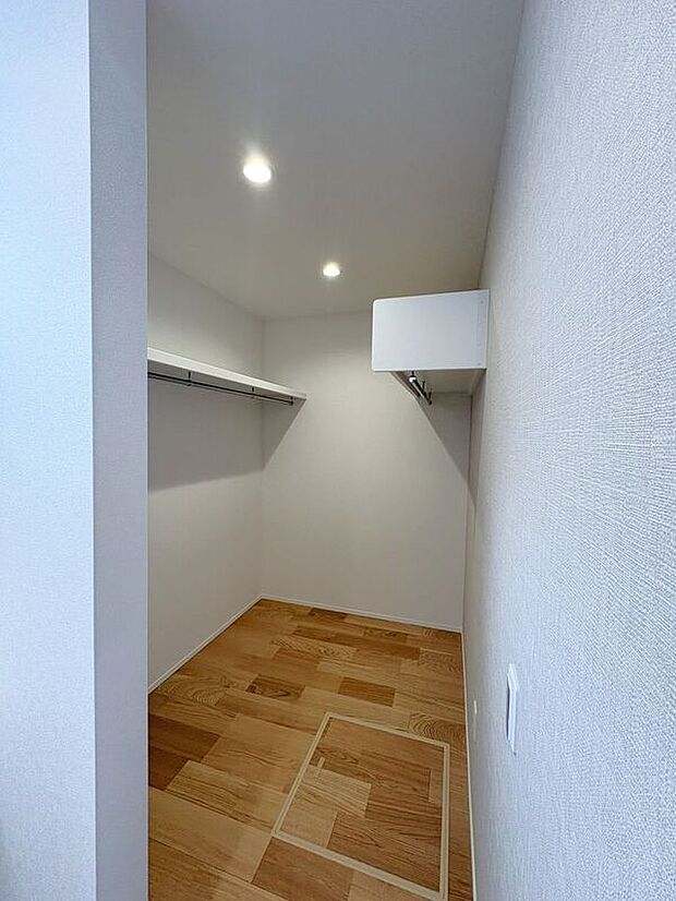 【収納】☆ファミリークローク☆ご家族分の衣類やバッグ、小物等をまとめて収納できるファミリークローク完備しています♪