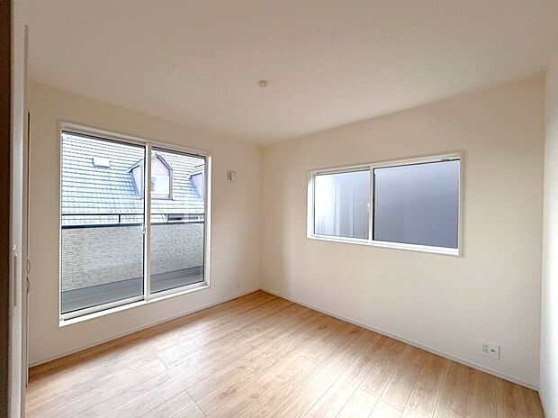 【洋室】☆5.25帖洋室☆明るい光が差し込むお部屋♪快適なプライベート空間です♪