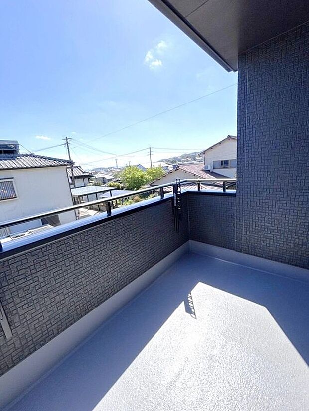 【バルコニー】☆バルコニー☆南向きに面しているので陽当たりも良くお洗濯物もよく乾きます♪