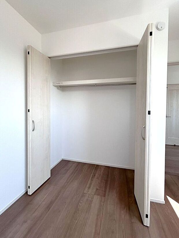 【収納】☆クローゼット(西側5.25帖洋室)☆全室収納完備♪