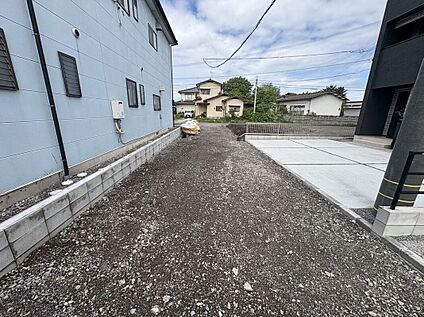 前面道路含む外観