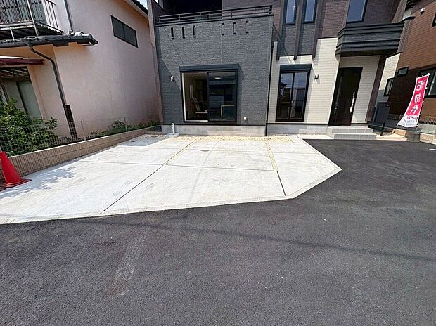 【駐車場】☆駐車スペース☆駐車2台可能。お車の出し入れもスムーズです♪