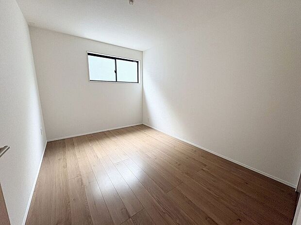 【室内】☆洋室B☆シンプルで使いやすいお部屋♪家具の配置もしやすい間取りです♪