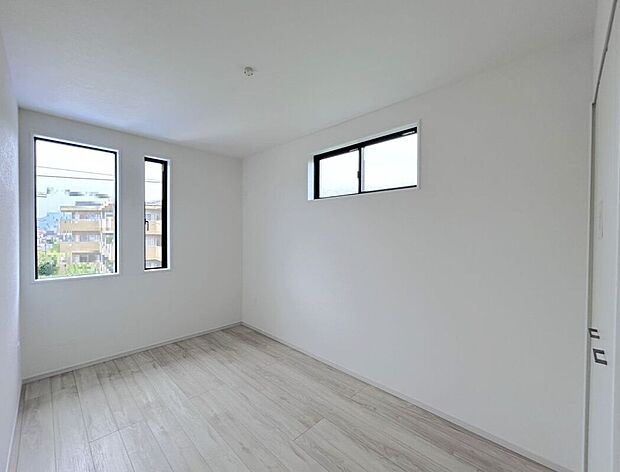 【室内】☆5.4帖洋室☆2面採光で明るいお部屋♪