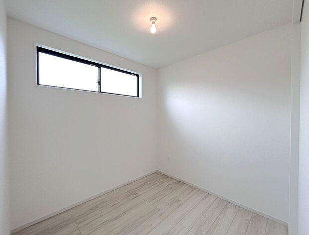 【室内】☆3.4帖洋室☆ちょっとした作業スペースに最適♪テレワークや趣味部屋にもおすすめ♪