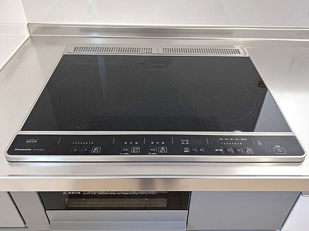 【その他設備】☆IHクッキングヒーター☆吹きこぼれのお掃除もお手入れも簡単♪綺麗なキッチンを保てるIHクッキングヒーター♪火を使わないので火事の心配も減ります♪
