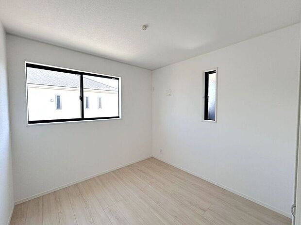 【室内】☆5.0帖洋室☆コンパクトで使いやすい空間♪ 書斎や収納部屋としても活用可能♪
