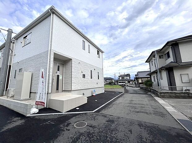 【前面道路含む外観】☆前面道路☆