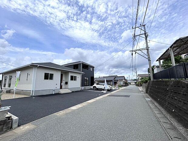 【前面道路含む外観】☆前面道路☆