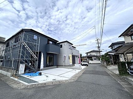 前面道路含む外観