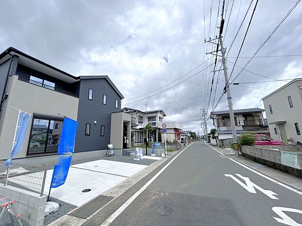 【前面道路含む外観】☆前面道路☆