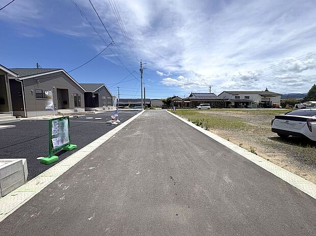 【前面道路含む外観】☆前面道路☆