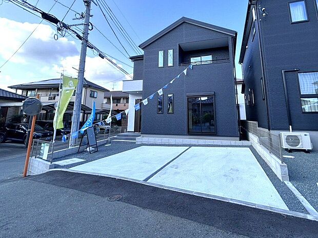 【駐車場】☆駐車スペース☆駐車2台可能。お車の出し入れもスムーズです♪