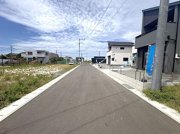 【前面道路含む外観】☆前面道路☆