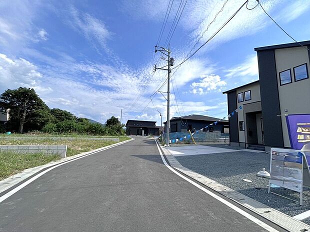 【前面道路含む外観】☆前面道路☆